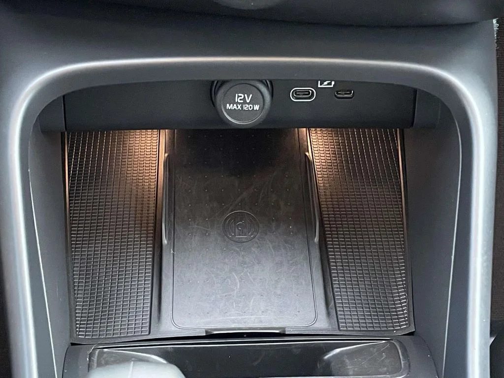 2025 Volvo XC40 Core - Photo 19