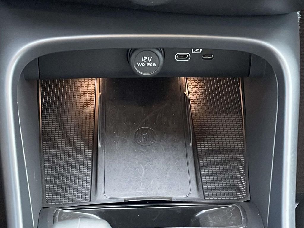 Used 2025 Vapour Grey Metallic Volvo Core Bright Theme image 19