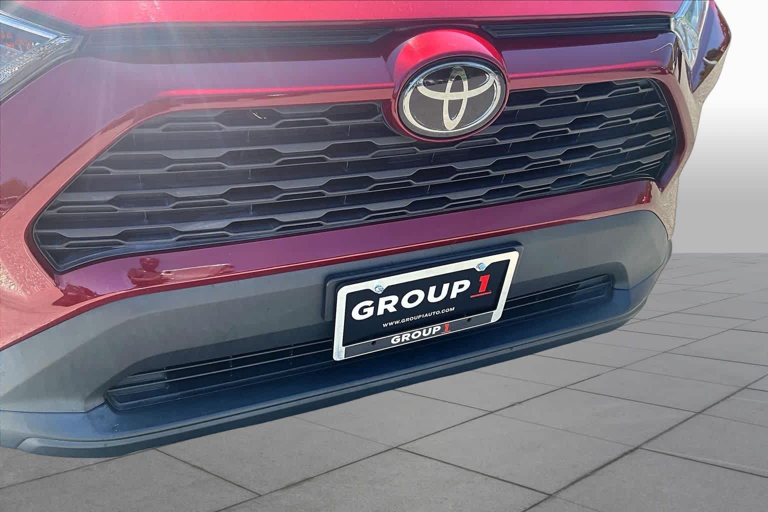 Used 2021 Ruby Flare Pearl Toyota XLE image 29