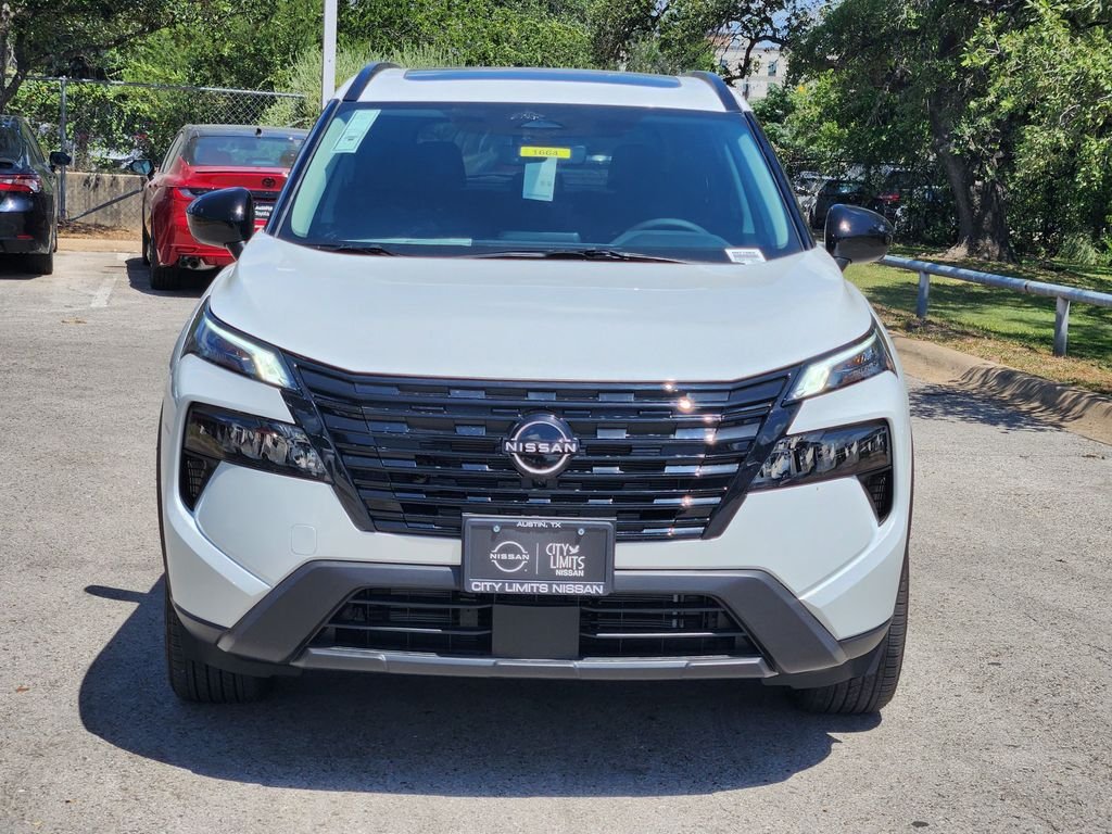 New 2026 Everest White Pearl TriCoat Nissan Dark Armor™ image 2