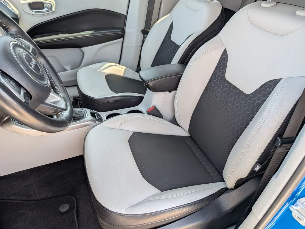 Used 2019 Blue Jeep Latitude image 14