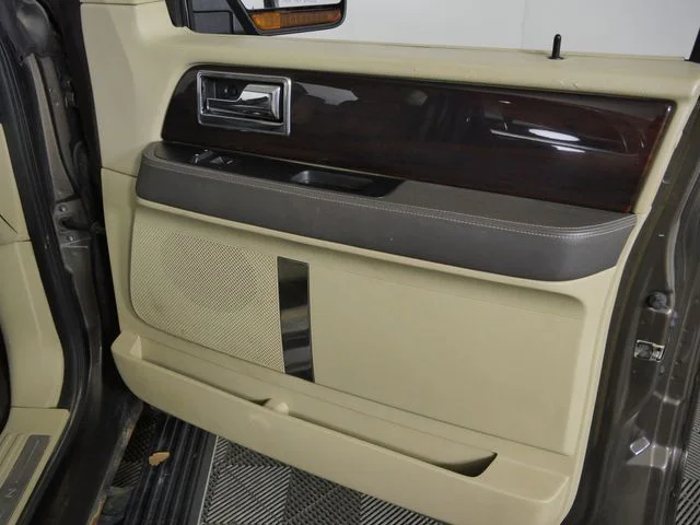 Used 2015 Brown Lincoln Base image 11