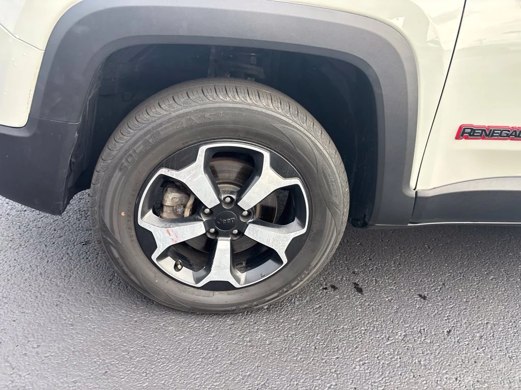 Used 2019 White Jeep Trailhawk image 9
