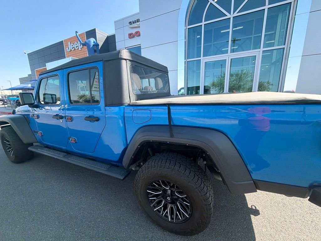 Used 2022 Blue Jeep Sport image 19