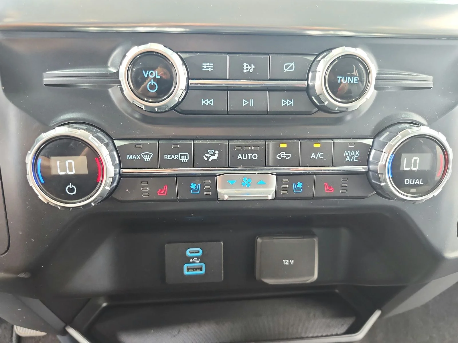 Used 2021 White Ford Lariat image 32