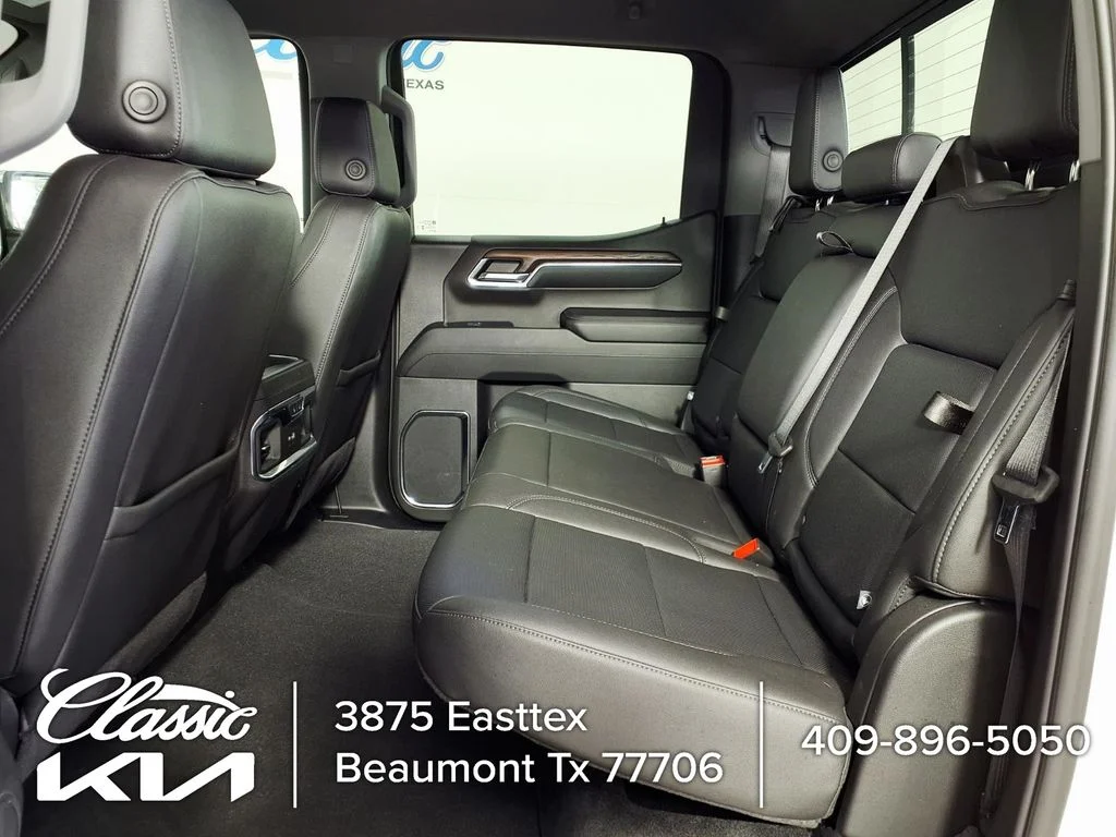 Used 2024 White GMC SLT image 9