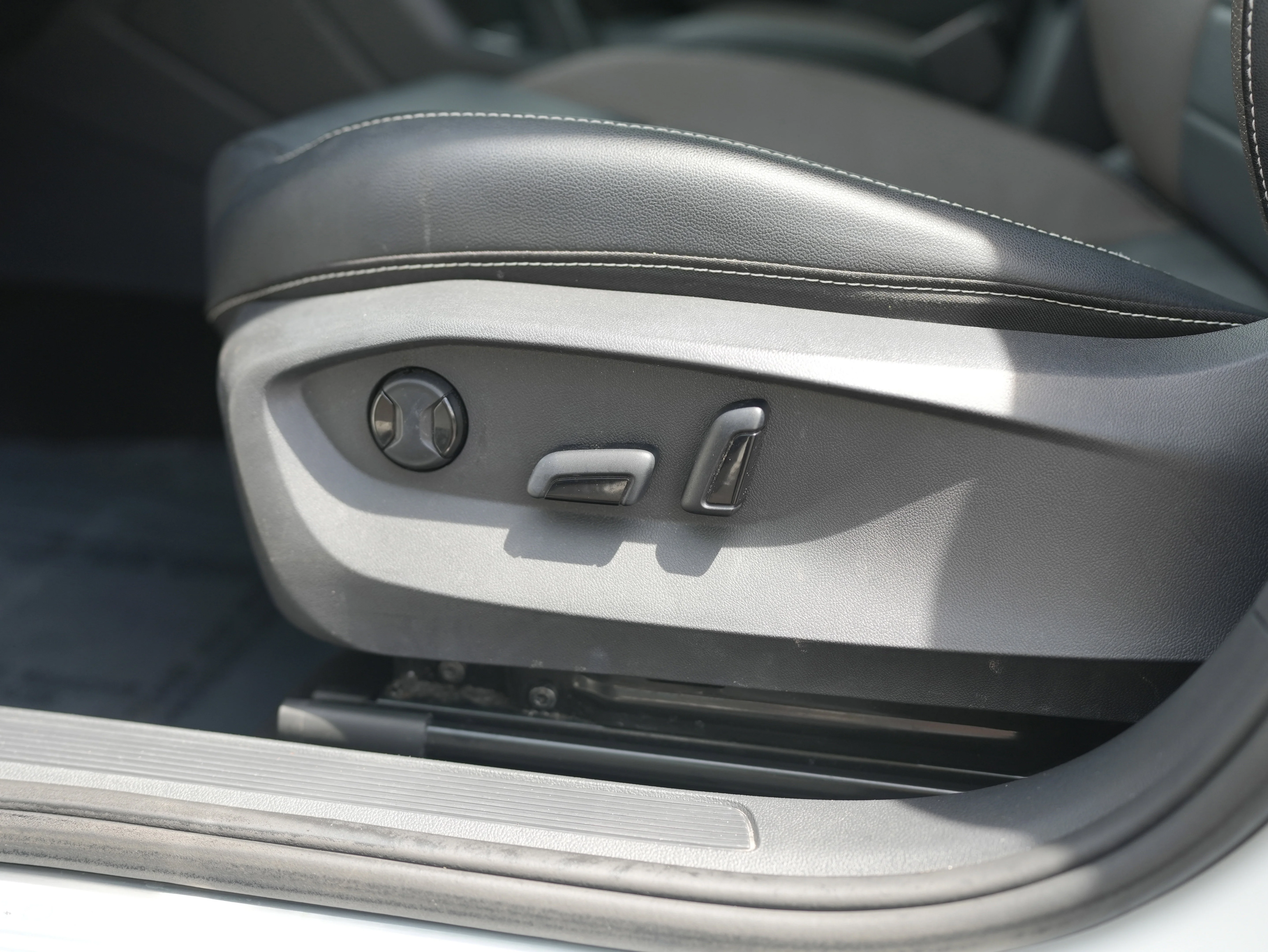 Certified Used 2023 White Volkswagen SEL image 28