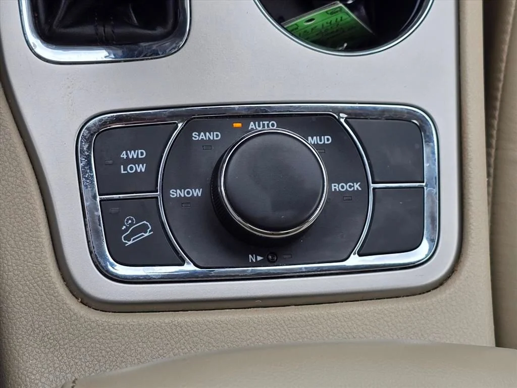 Used 2017 Gray Jeep Limited image 20