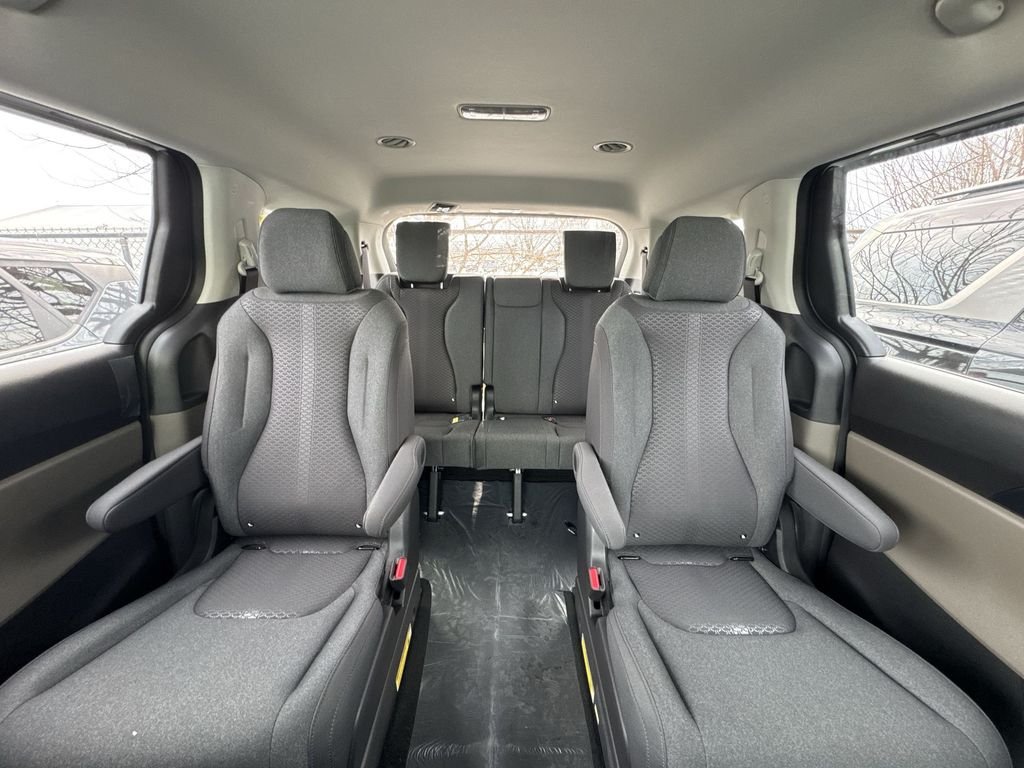 2026 Kia Carnival LX - Photo 22