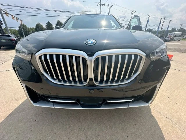 Used 2024 Black BMW xDrive50e image 35