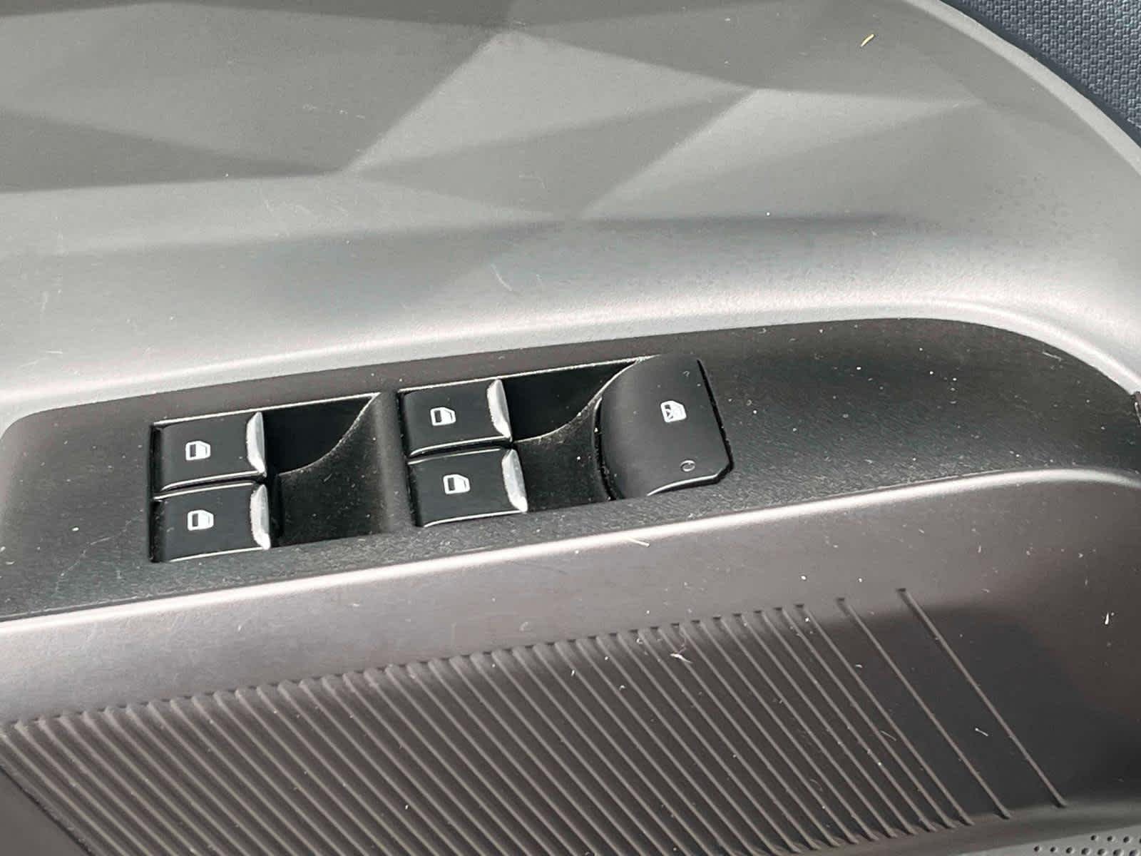 Used 2024 Cactus Gray Ford XL image 31