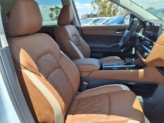 New 2026 Everest White Pearl TriCoat Nissan Platinum image 6
