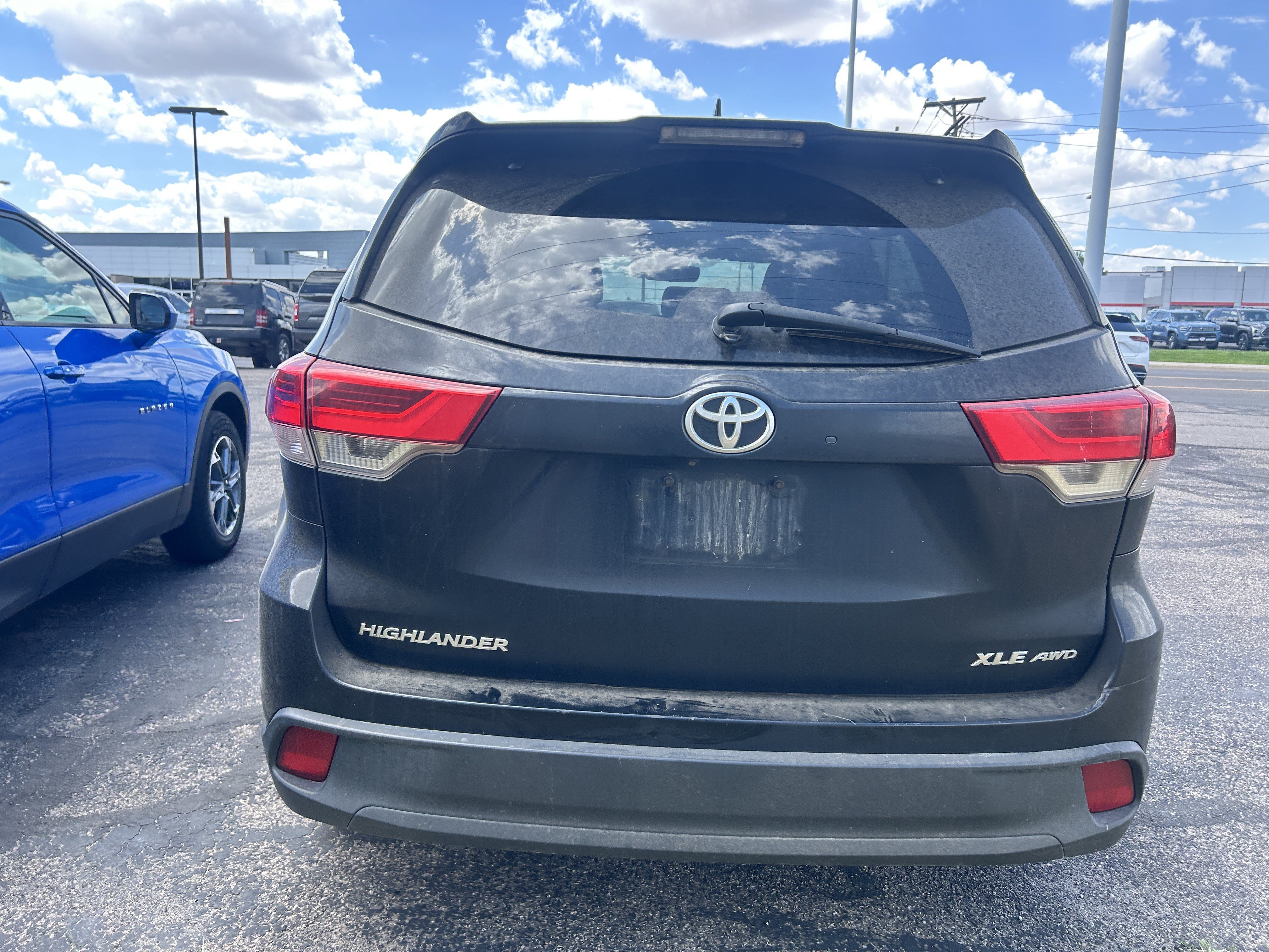 Used 2018 Midnight Black Metallic Toyota SE image 3