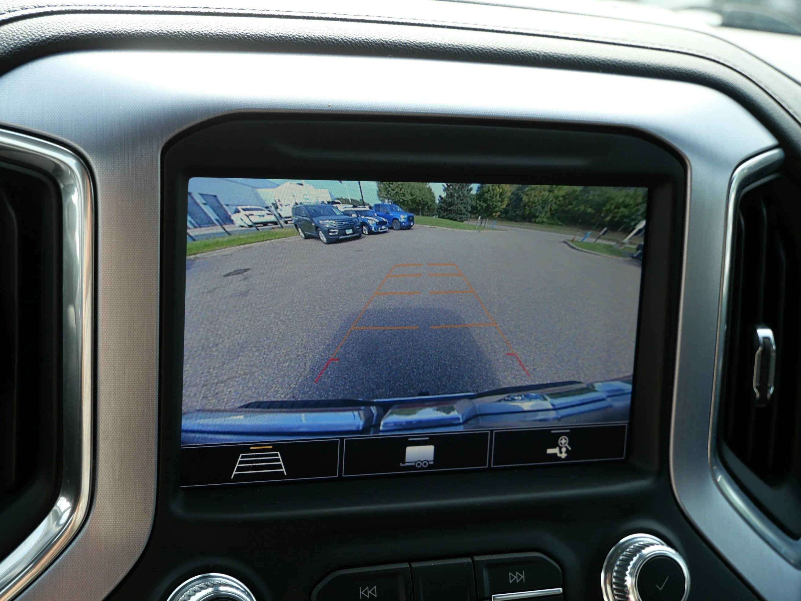 Certified Used 2020 Carbon Black Metallic GMC SLT image 27