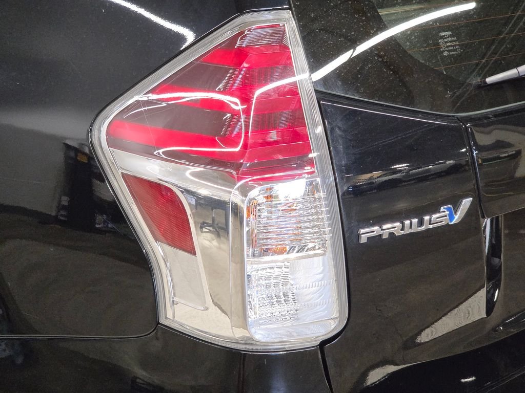 Used 2015 Black Toyota Three image 15