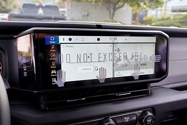 New 2026 Bright White Clear-Coat Exterior Paint Jeep Sport S image 29