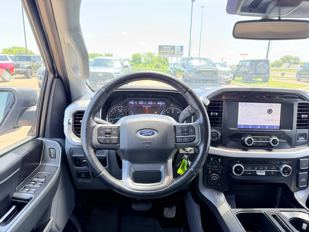 Used 2022 Oxford White Ford XLT image 15