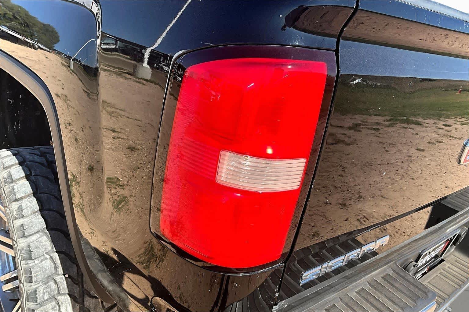 Used 2016 Onyx Black GMC SLT image 32