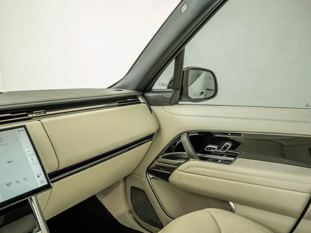 Used 2025 Fuji White Land Rover Autobiography image 28