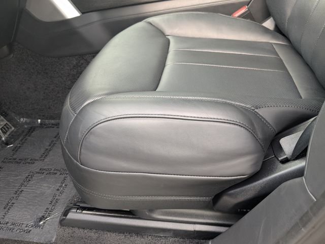 Used 2025 Eiger Grey Metallic Land Rover SE image 18