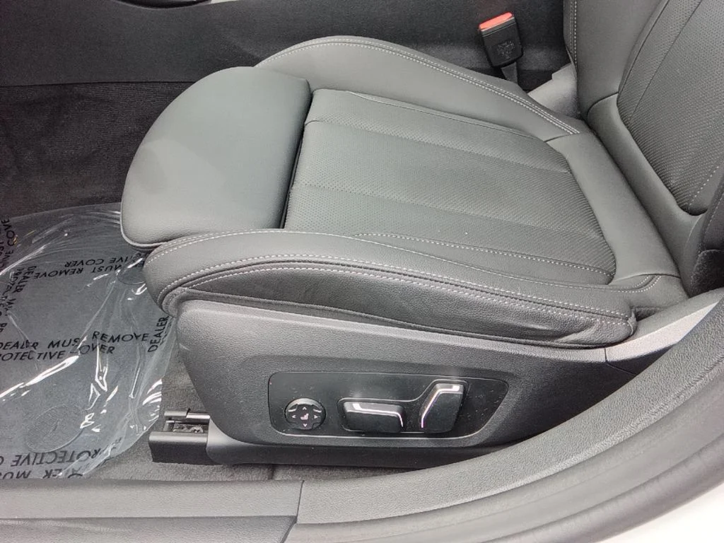 Certified Used 2025 Mineral White Metallic BMW xDrive40 image 11