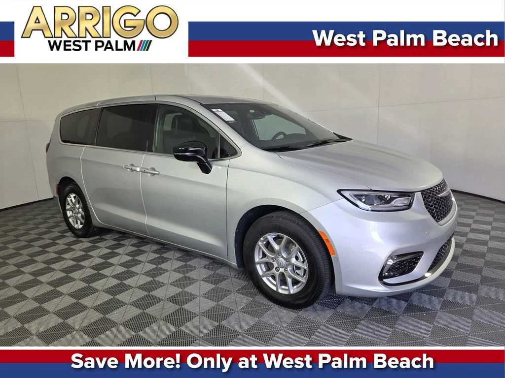 2026 Chrysler Pacifica Select's photo