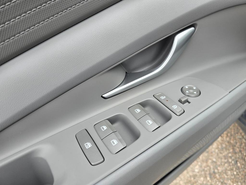 New 2026 Abyss Black Hyundai SE image 16