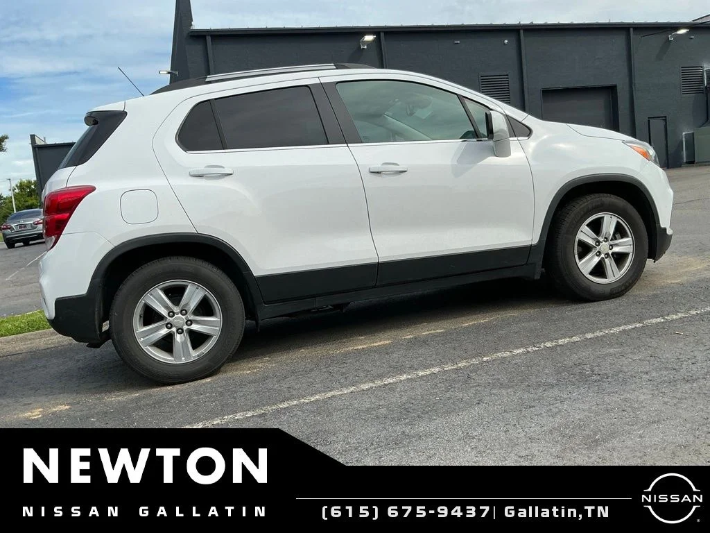 Used 2018 Summit White Chevrolet LT image 5