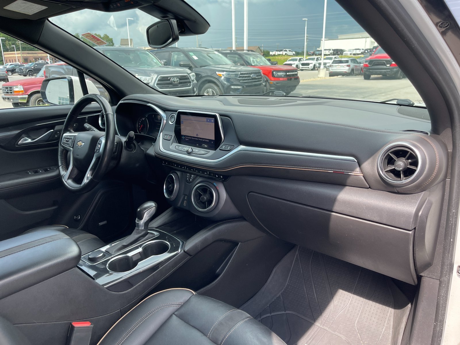Used 2021 IRIDESCENT PEARL TRICOAT Chevrolet Premier image 17
