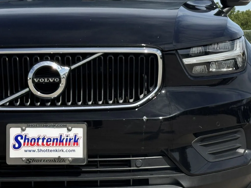 Used 2020 Black Volvo Momentum image 8