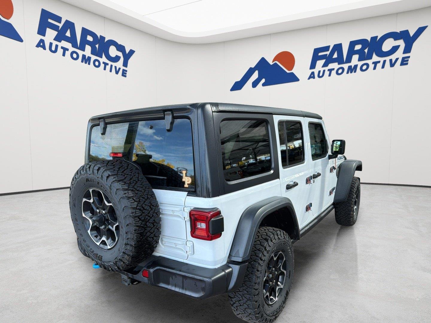 Used 2021 Bright White Clearcoat Jeep Unlimited Rubicon image 6
