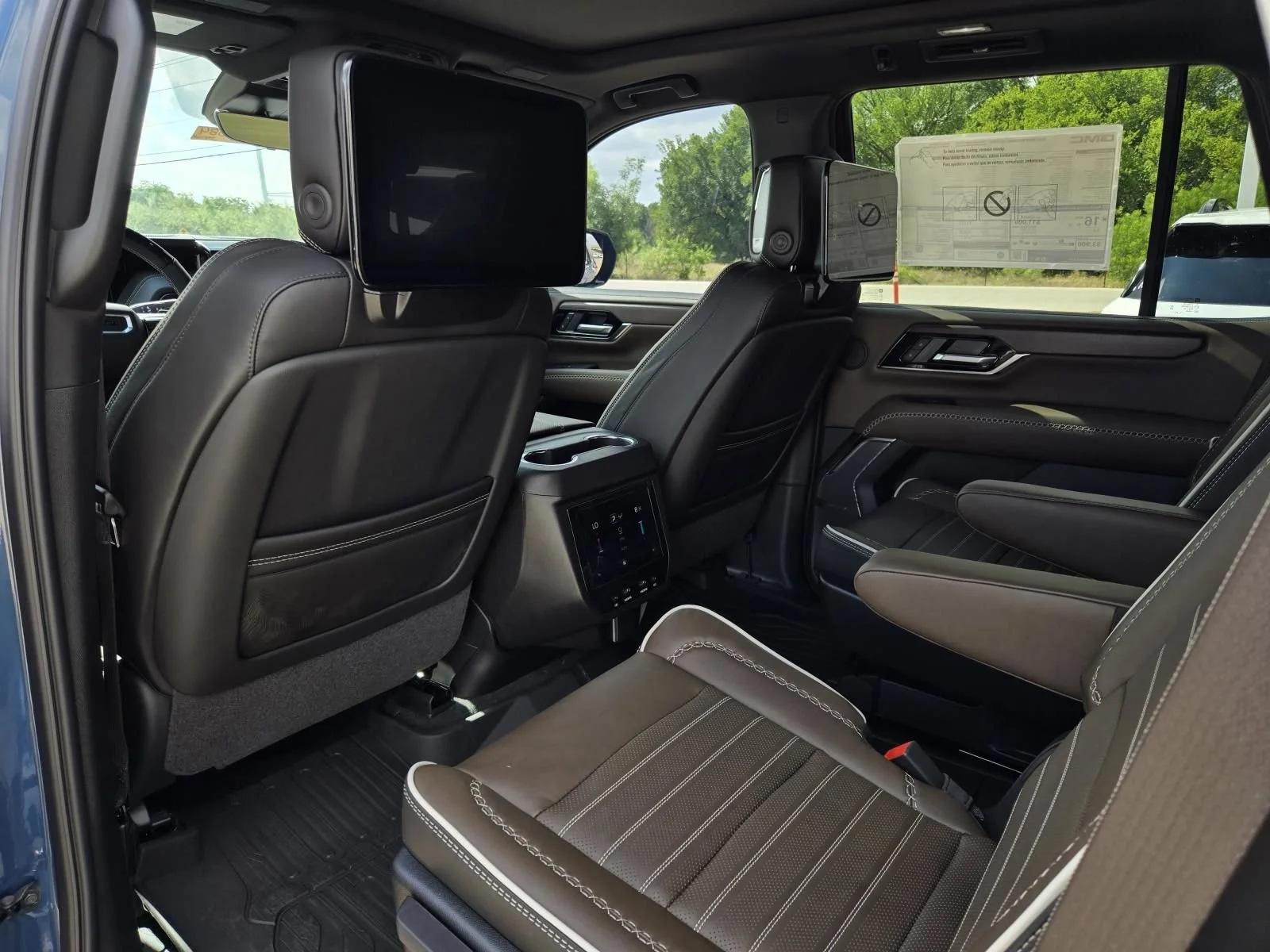 2026 GMC Yukon Denali Ultimate - Photo 6