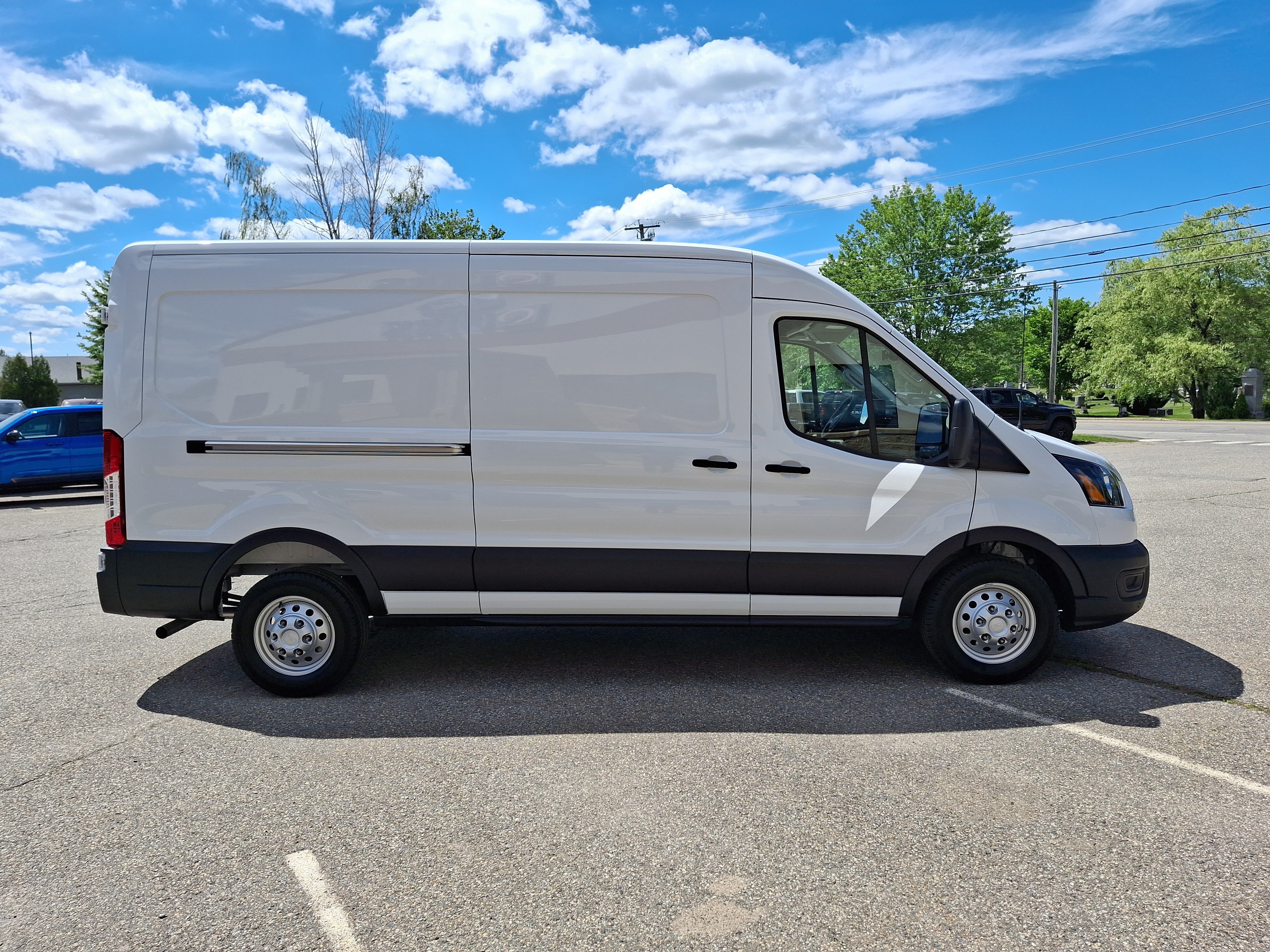 New 2026 Oxford White Ford Cargo Van image 4