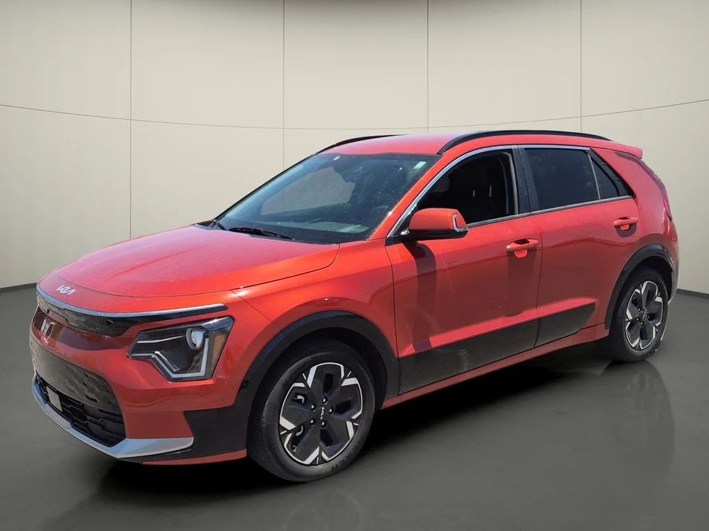 Used 2023 Fire Kia Wind image 3