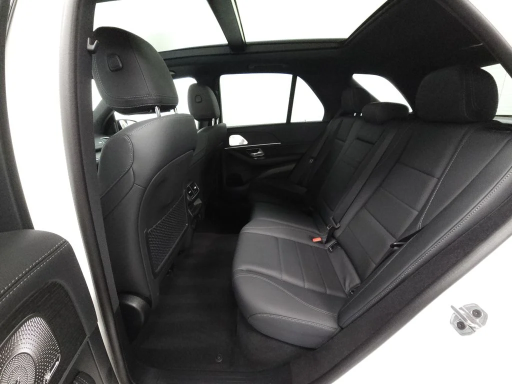 Used 2025 Polar White Mercedes-Benz GLE 450e image 28