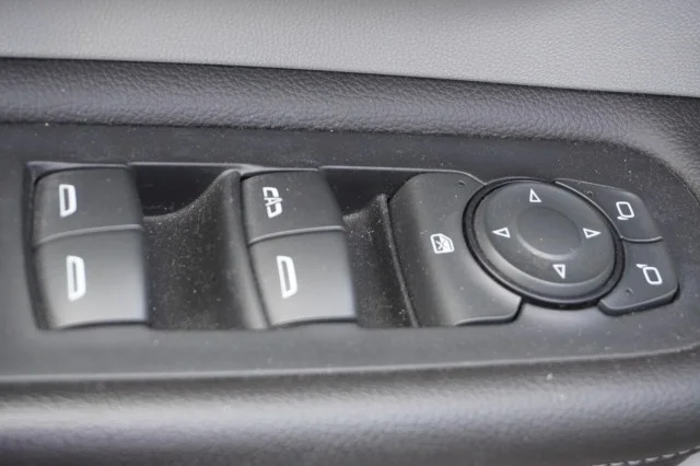 Used 2022  GMC SLT image 17