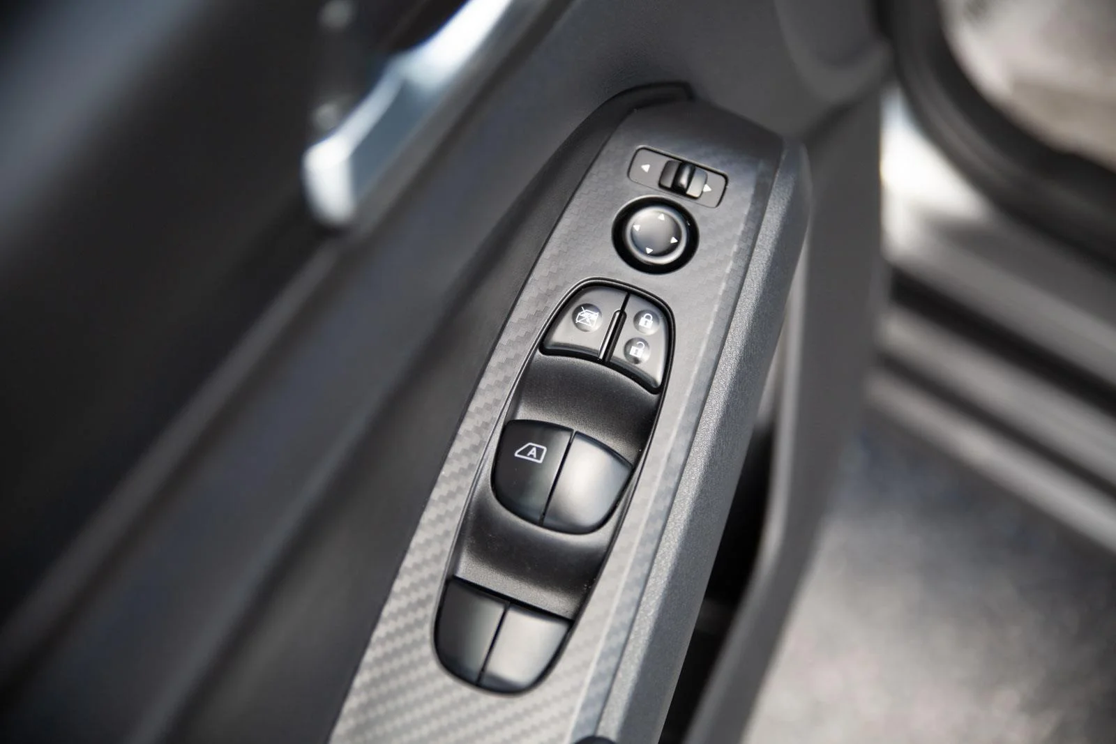 Used 2025 Gun Metallic Nissan SV image 17
