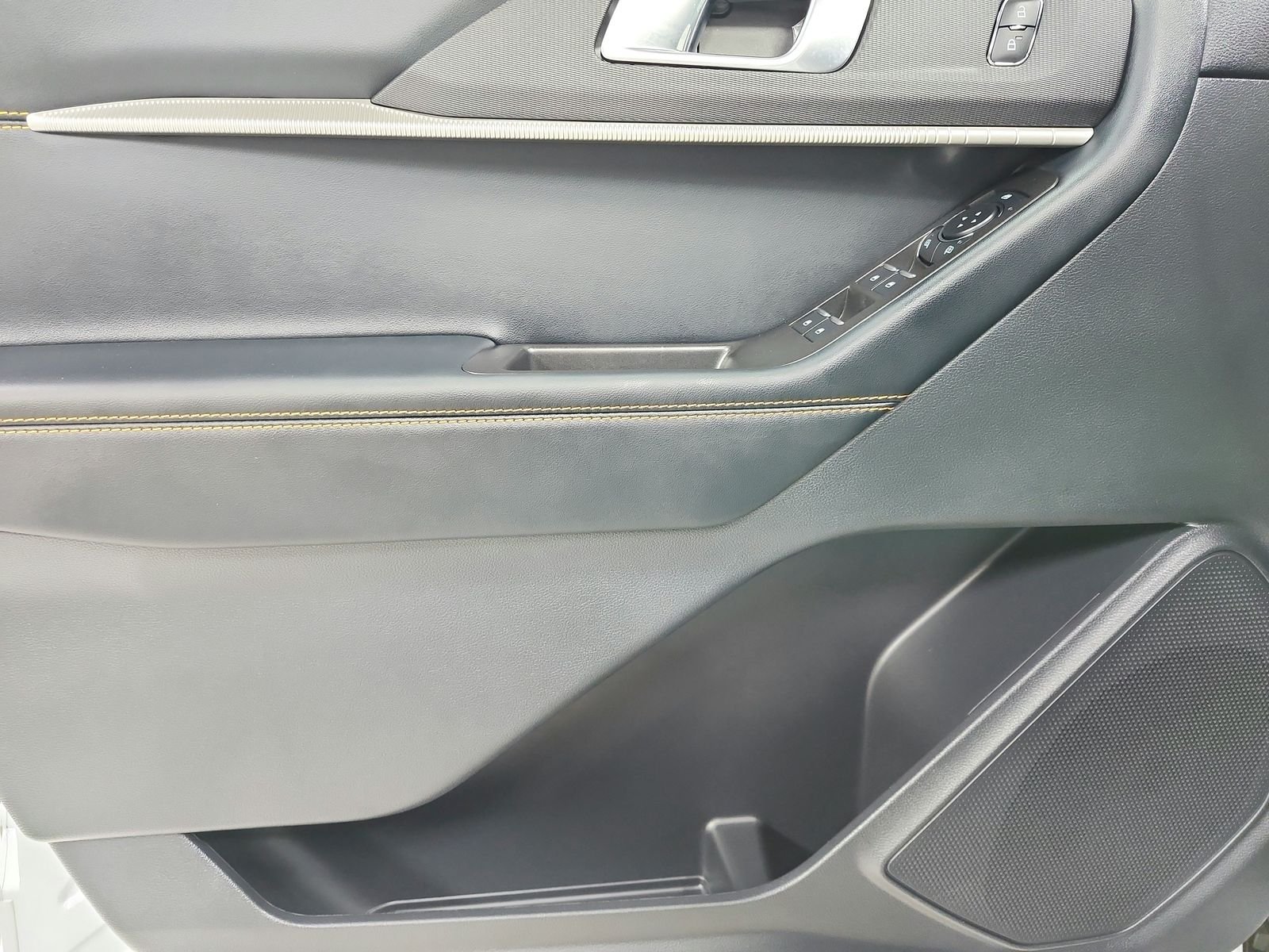 New 2026 Space White Metallic Ford Tremor® image 34