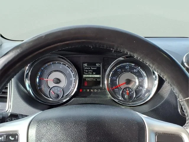 Used 2015 Gray Chrysler Touring-L image 10