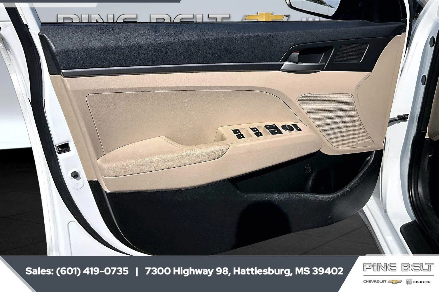Used 2017 Quartz White Pearl Hyundai SE image 16