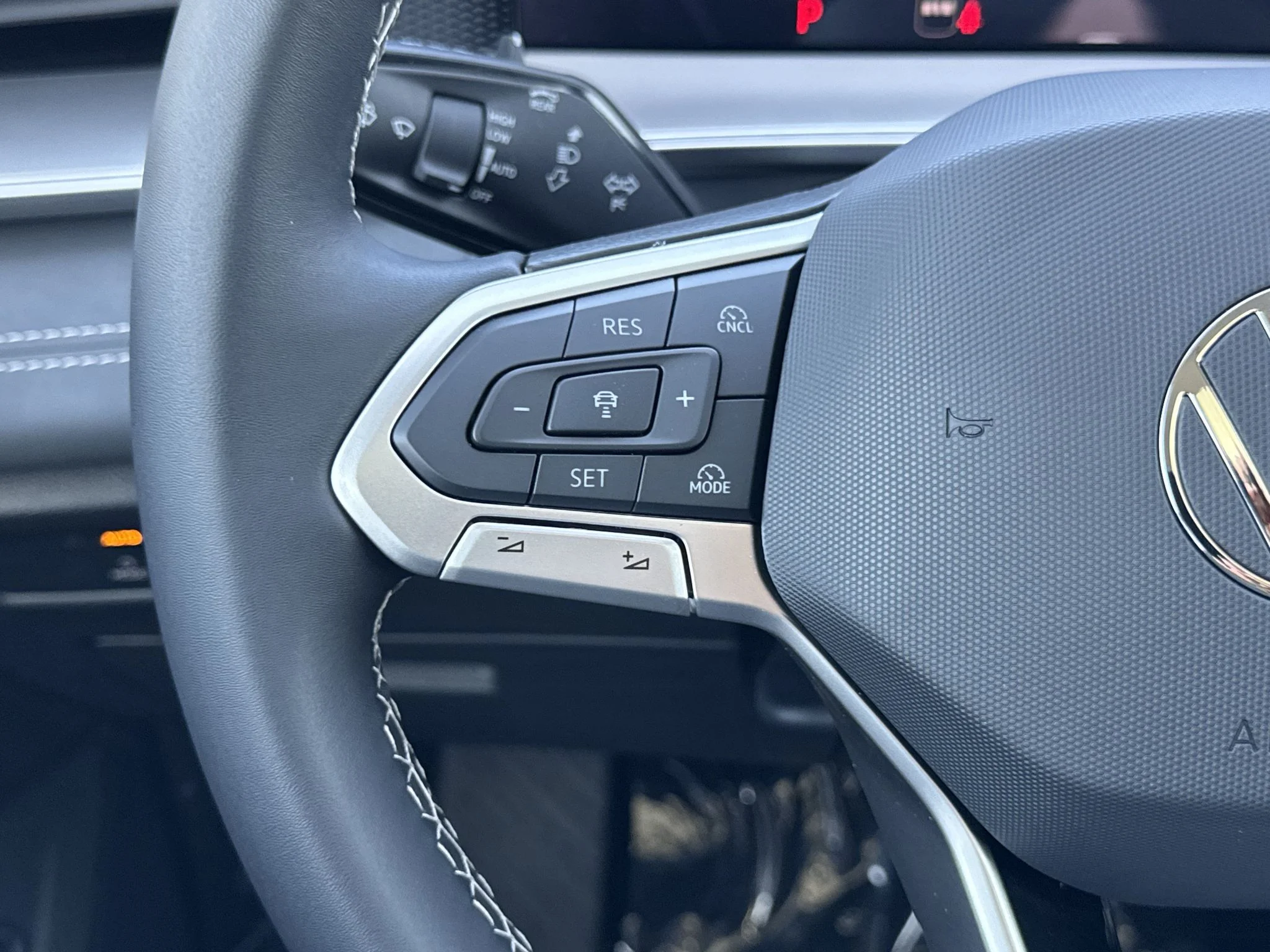 New 2026 Pure White Volkswagen SE image 18