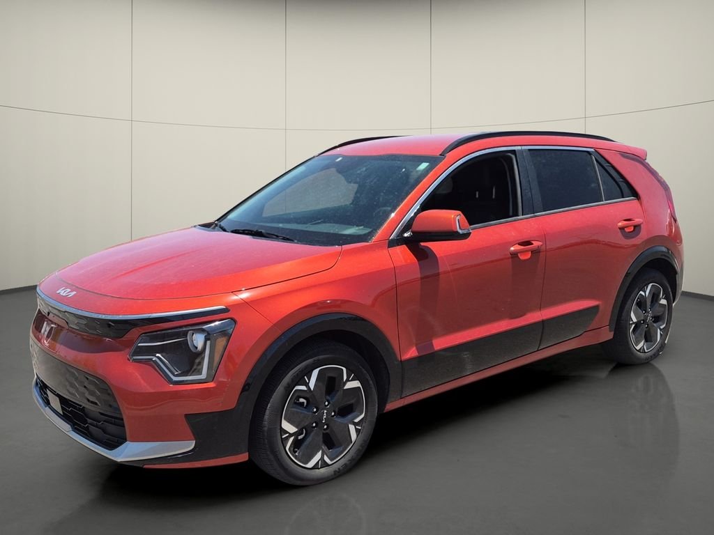 Used 2023 Red Kia Wind image 3