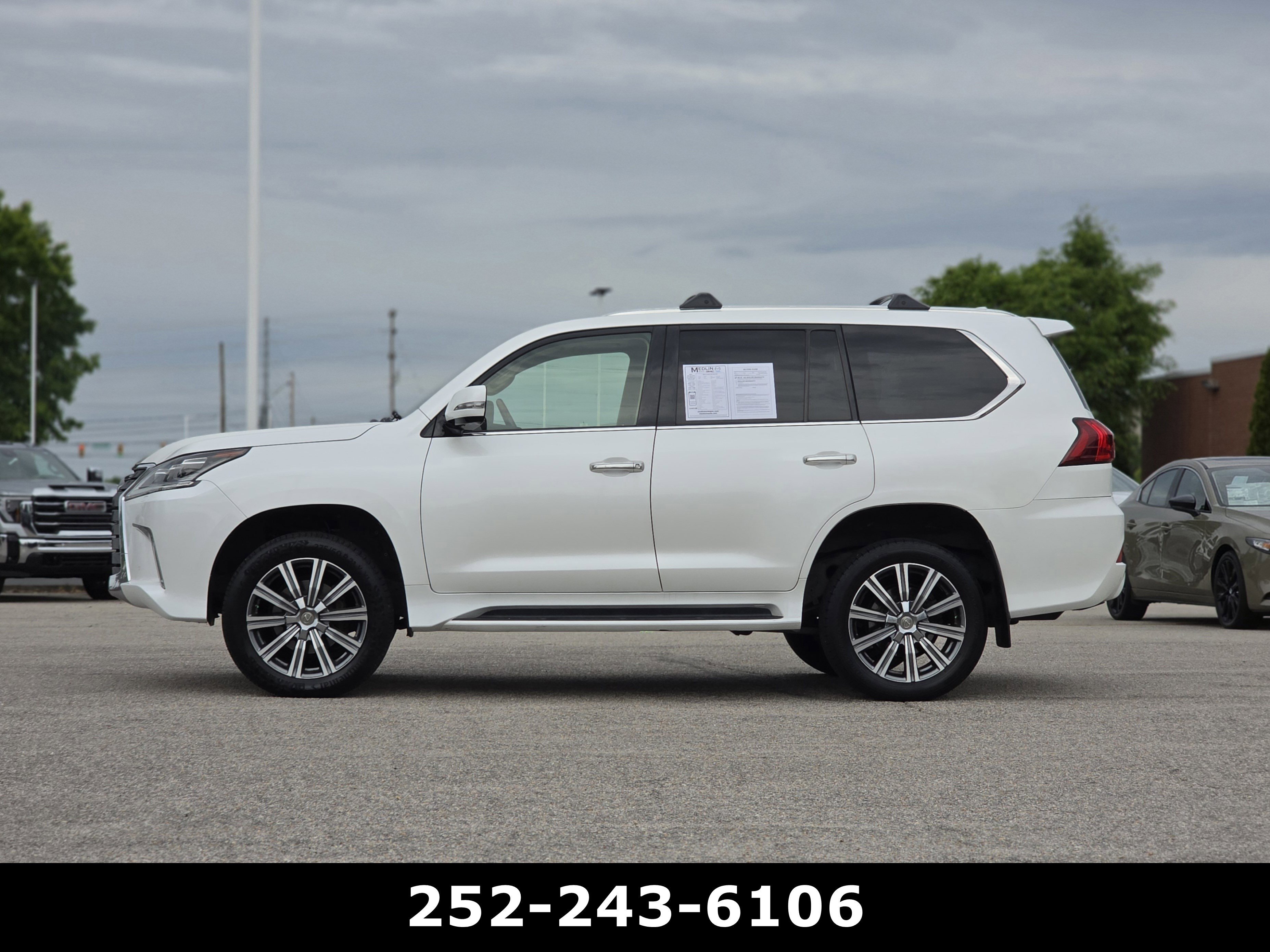 Used 2016 Starfire Pearl Lexus 570 image 4
