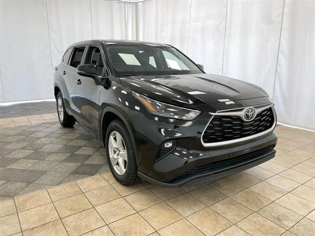 Used 2023 Midnight Black Metallic Toyota LE image 34