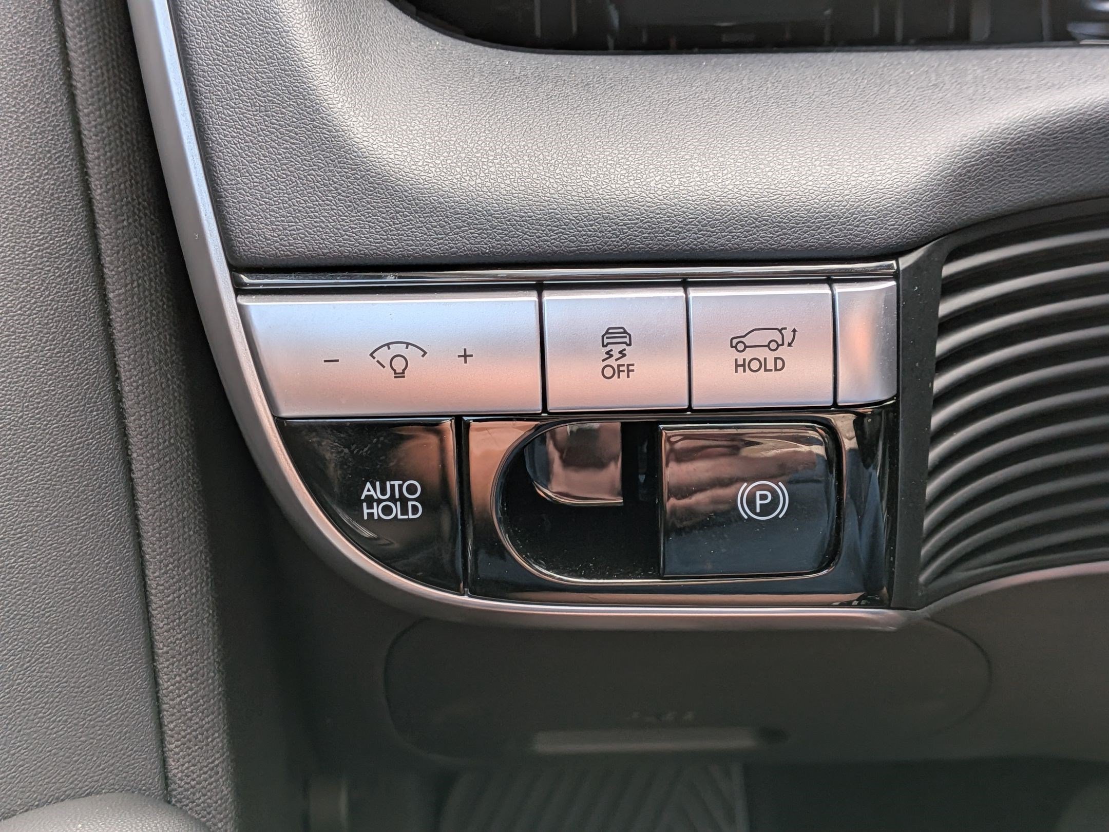 2024 Hyundai IONIQ 5 Limited - Photo 18