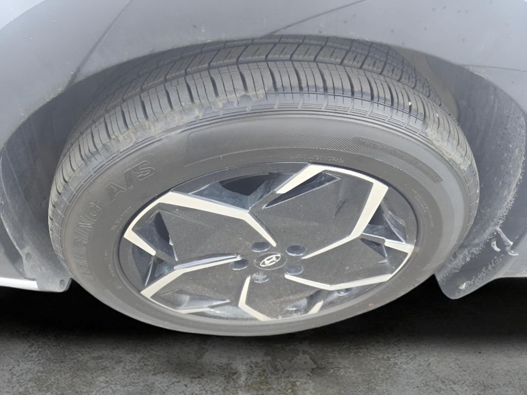Used 2024 Atlas White Hyundai SEL image 16