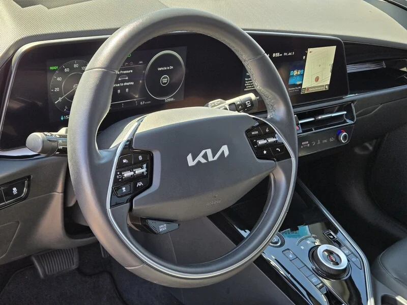 Used 2023 Mineral Blue KIA WIND image 18