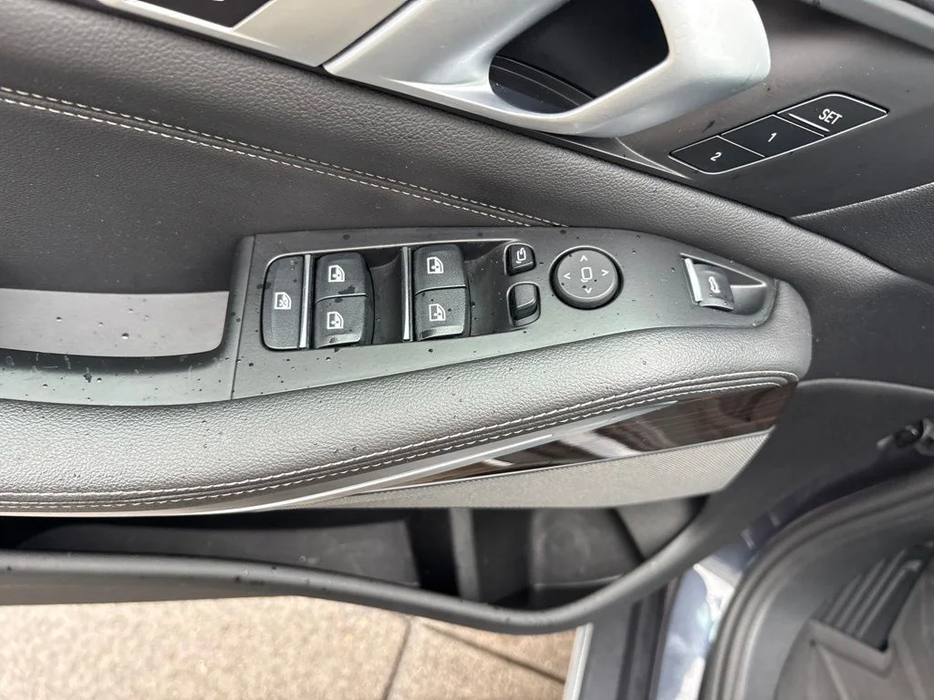Used 2019 Gray BMW xDrive40i image 14