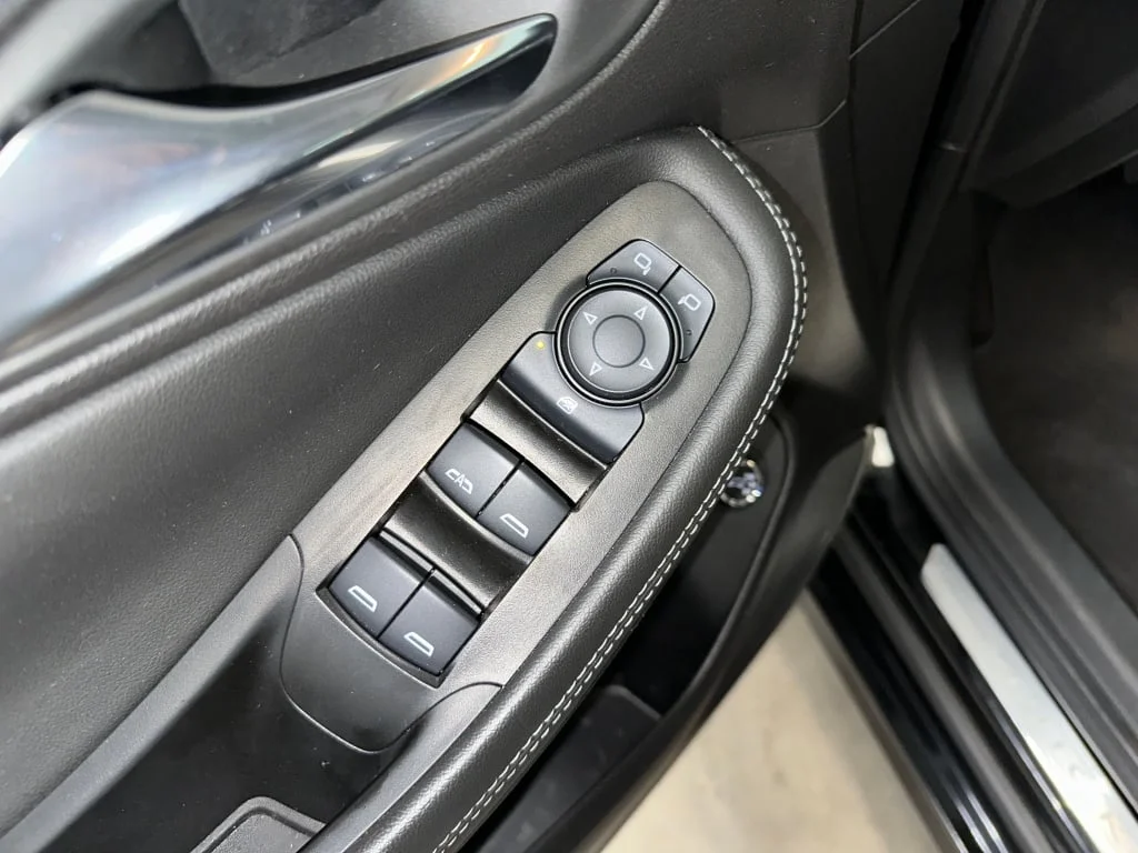 Used 2023 Ebony Twilight Metallic Buick Select image 9