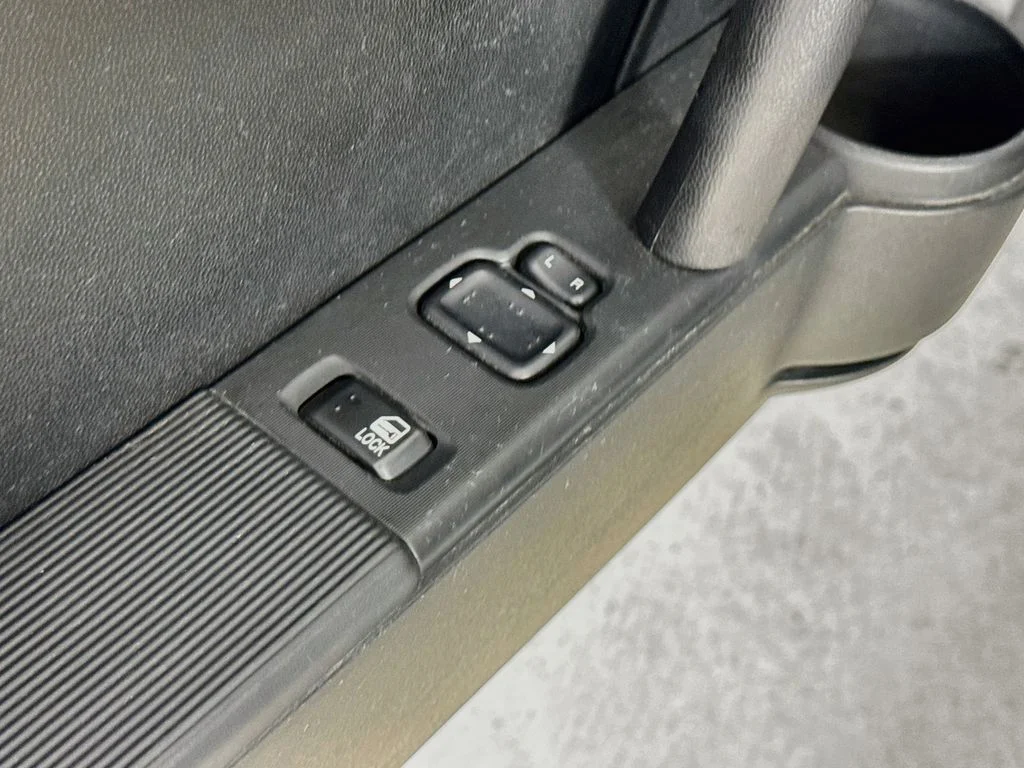 Used 2007 Silver Mazda Sport image 18
